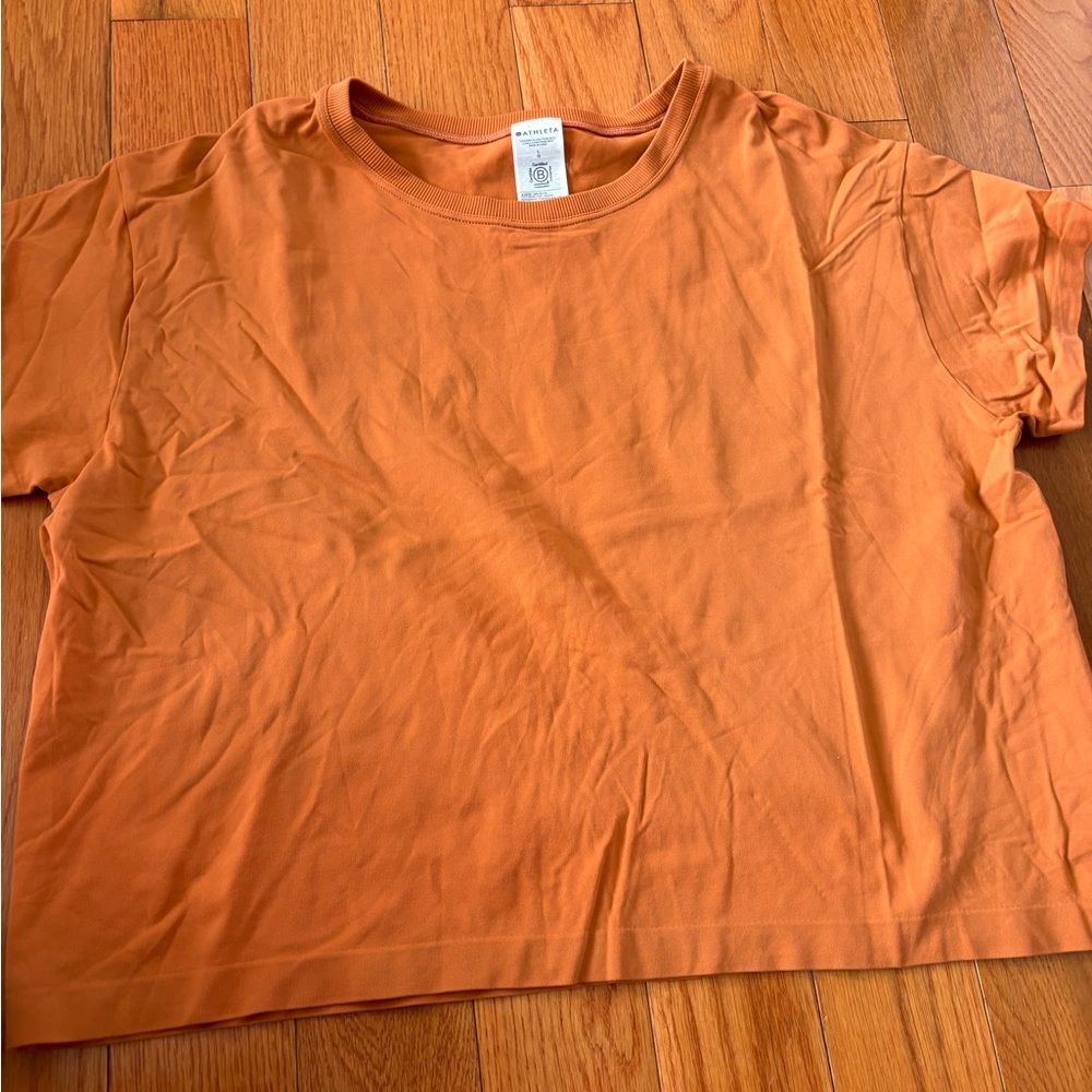 * | Athleta | short-sleeve crop top. Size L.